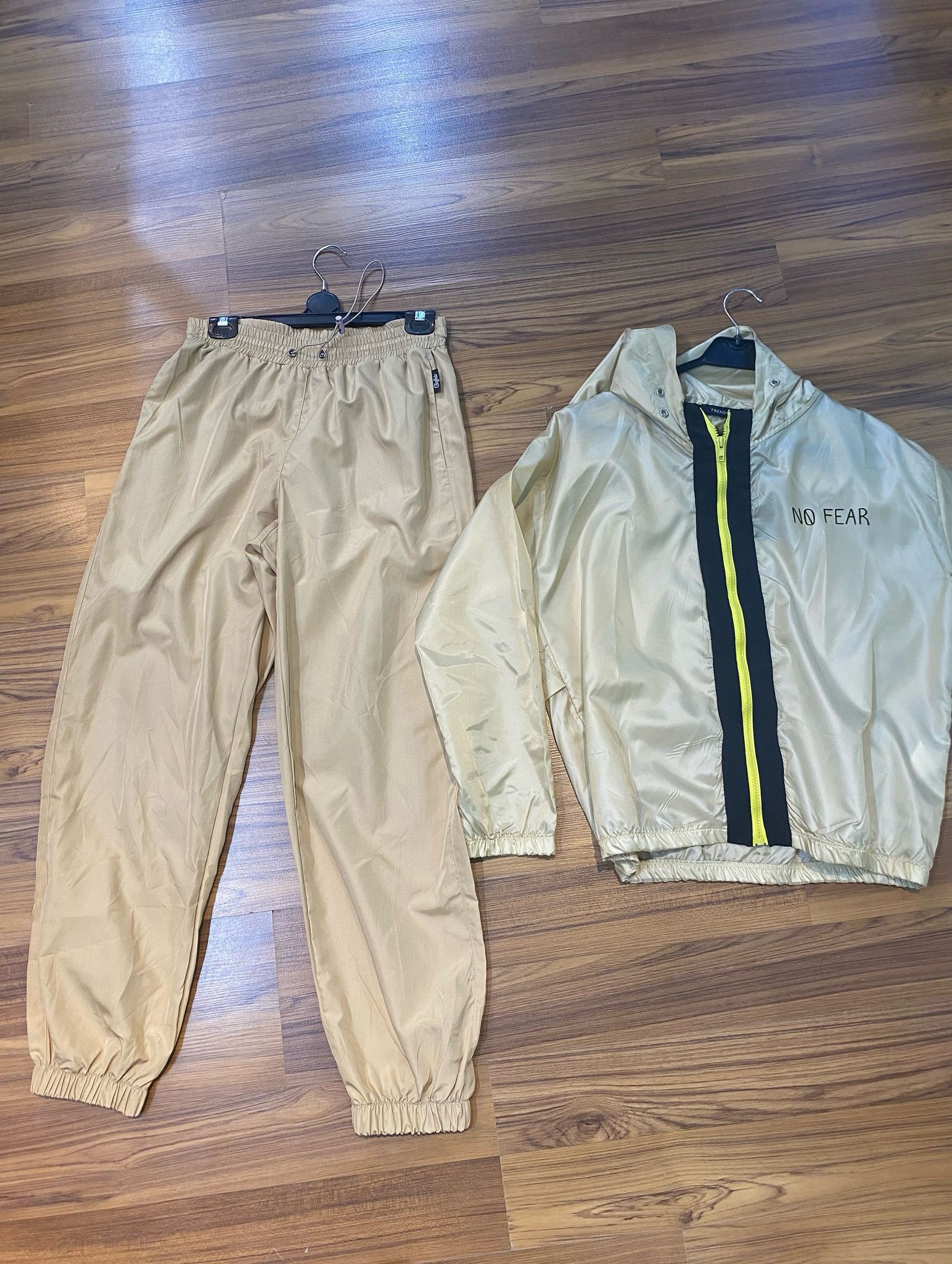 Matching sportswear set - women athletic jacket and jogger, perfect for active and casual wear, manufactured in İstanbul by Alle Textile