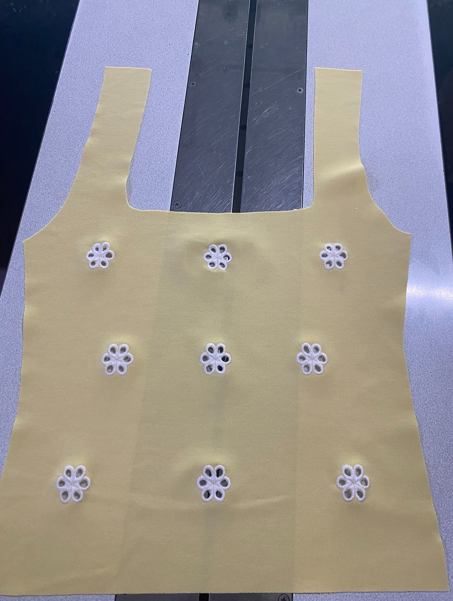 Tshirt with embroidery manufactured in Turkey by Alle Textile