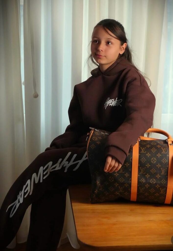 Private label brushed cotton polyester tracksuit set manufactured by Alle Textile