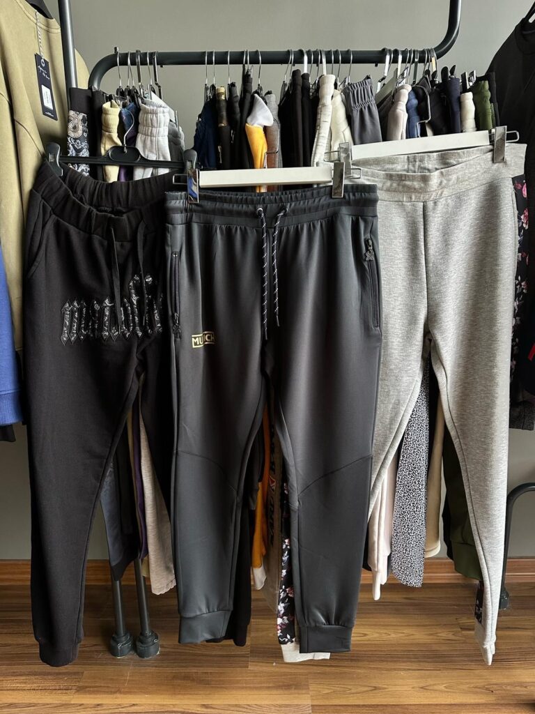 Comfortable joggers for men and women - manufactured in İstanbul by Alle Textile.