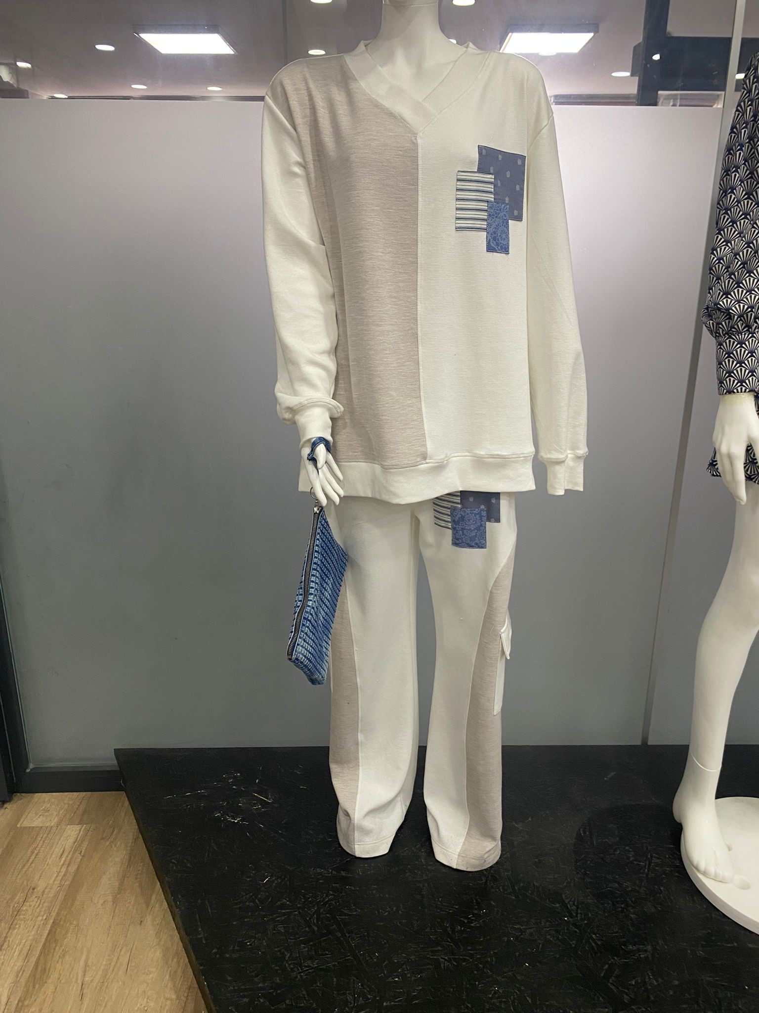 Womens color block tracksuit set with sweatshirt and joggers manufactured by Alle Textile